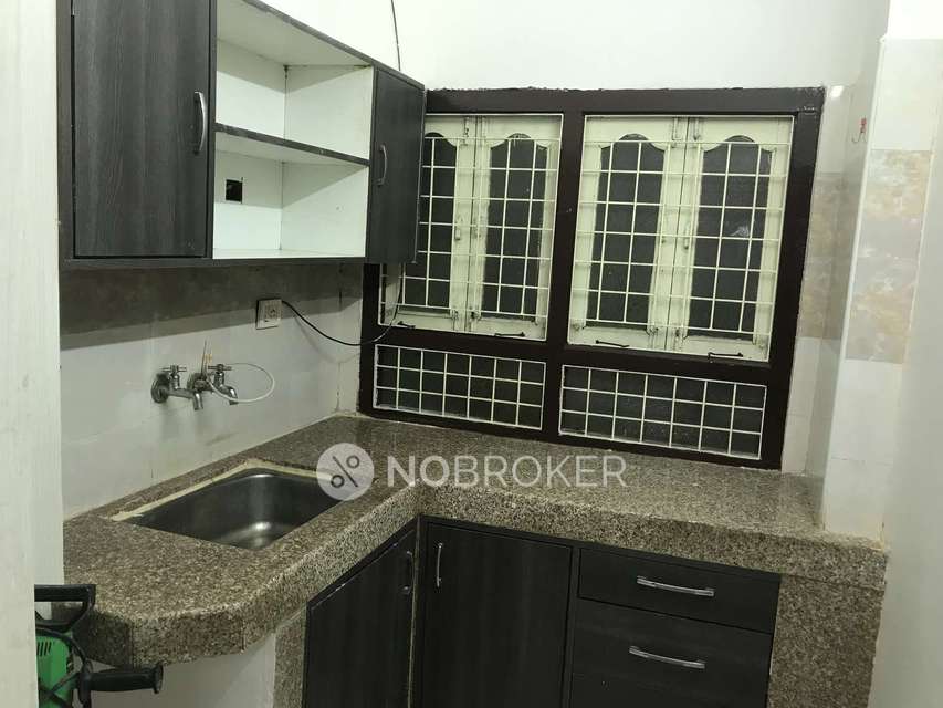 2 BHK Flat In Siddiqui Apartment For Sale  In Toli Chowki