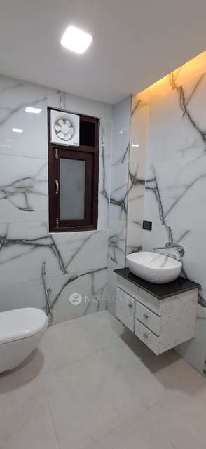 3 BHK Flat In Mansarovar Park For Sale  In Shahdara