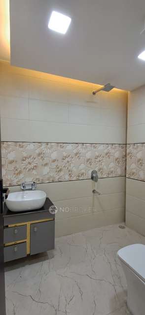 3 BHK Flat In Mansarovar Park For Sale  In Shahdara