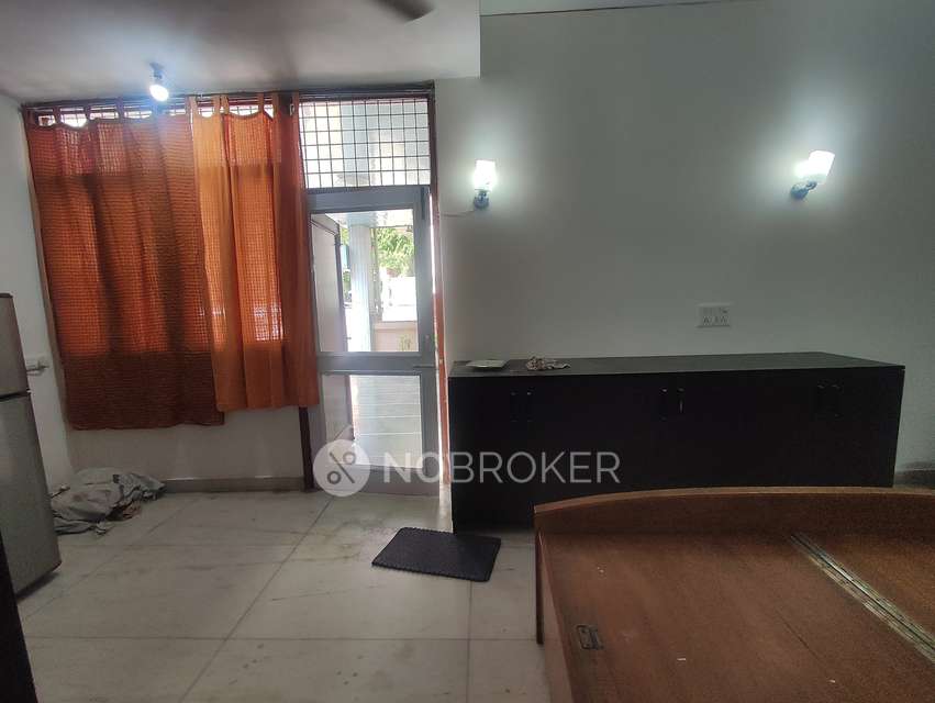 1 RK Flat In Sb for Rent  In East Of Kailash