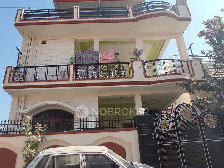3 BHK Flat In Prab Niwas  for Rent  In Rajouri Garden