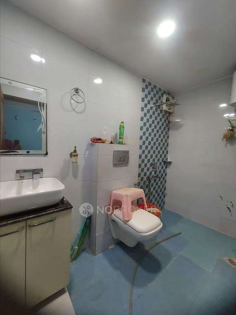 2 BHK Flat In Ekta Enclave, Peeragarhi Village For Sale  In Paschim Vihar