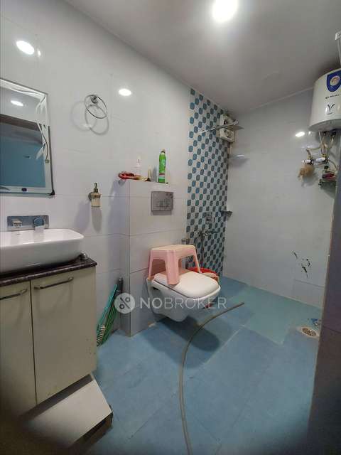 2 BHK Flat In Ekta Enclave, Peeragarhi Village For Sale  In Paschim Vihar