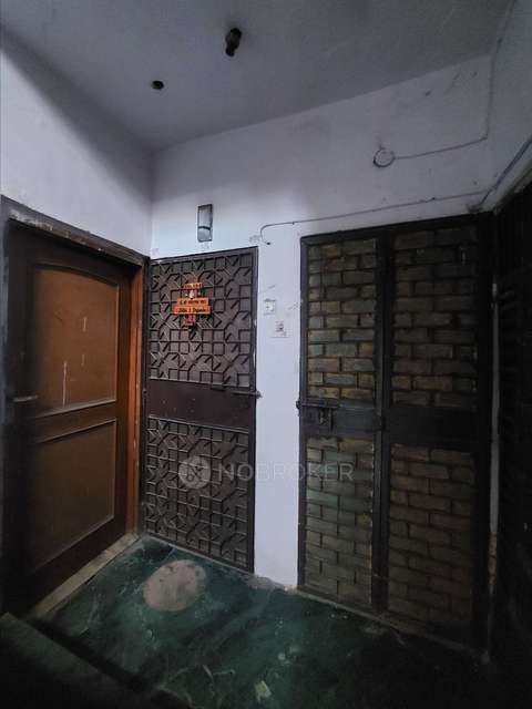 2 BHK Flat In Ekta Enclave, Peeragarhi Village For Sale  In Paschim Vihar