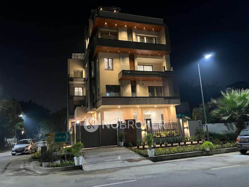 3 BHK Flat In Standalone Building   for Rent  In Sector 92