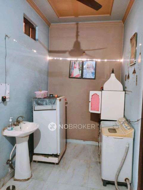 2 BHK Flat In Apartment For Sale  In Azadpur