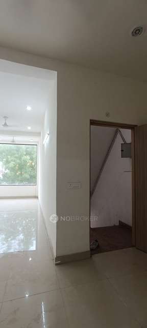 Office Space in Sector 52, Noida for Rent 