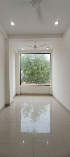 Office Space in Sector 52, Noida for Rent 