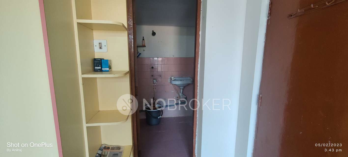 2 BHK Flat In Jaganidi Building For Sale  In Rasoolpura