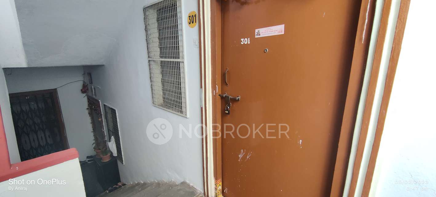 2 BHK Flat In Jaganidi Building For Sale  In Rasoolpura