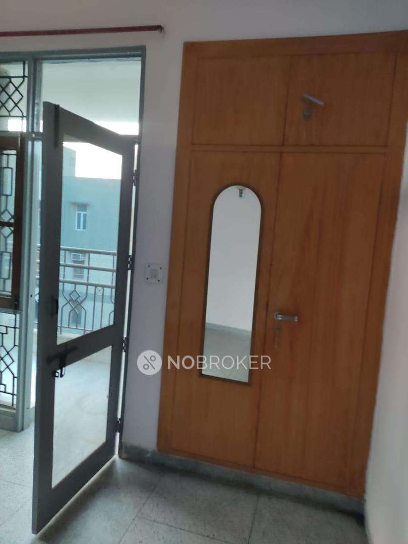 Satisar apartment, Dwarka Rent WITHOUT BROKERAGE Semifurnished 3 BHK