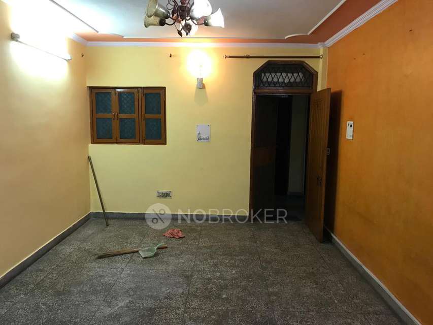 4 BHK Flat For Sale  In Dilshad Colony,