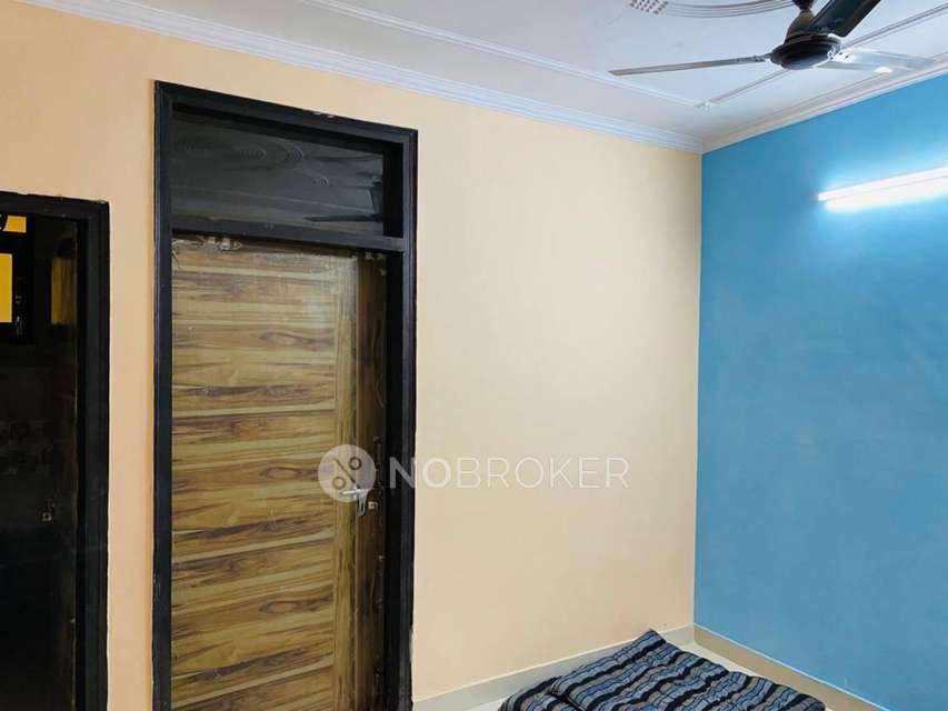 1 BHK Flat In Standalone Building  for Rent  In South Extension Ii