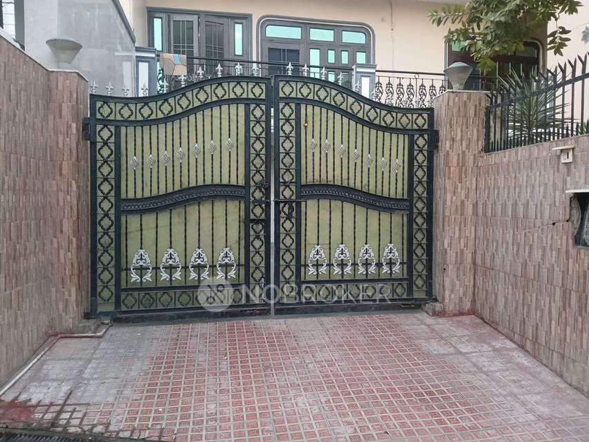 1 RK House for Rent  In Sector 70a