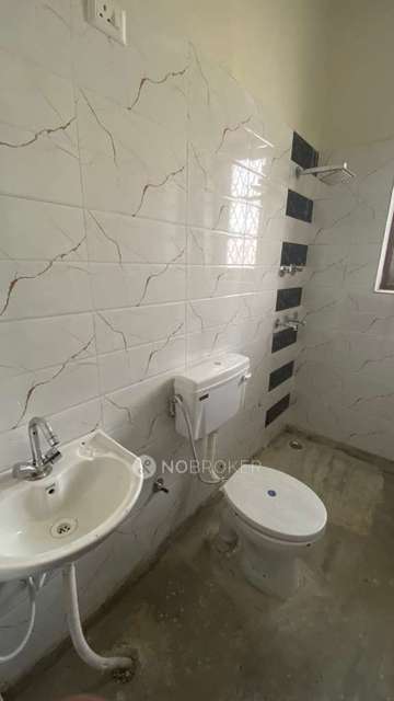 2 BHK Flat In Chander Nagar Society For Sale  In Ramprastha Colony