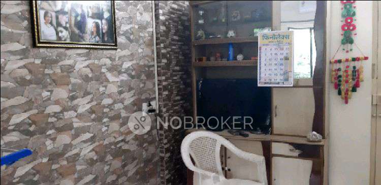 Single Room for Female In 1 BHK  In Apartment  In Chembur