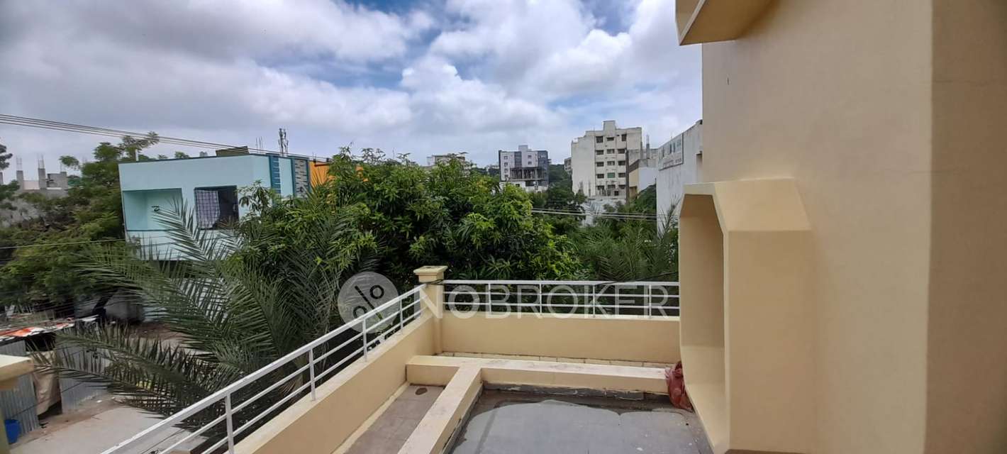4+ BHK House For Sale  In Puppalguda