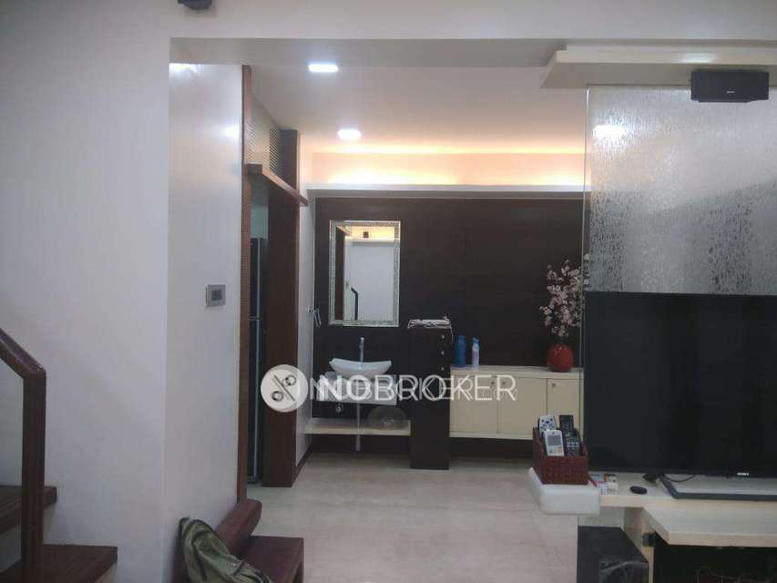 2 BHK Flat In Poornima Apartment For Sale  In Tardeo