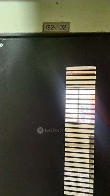 2 BHK Flat In Sarova Complex  For Sale  In Kandivali East