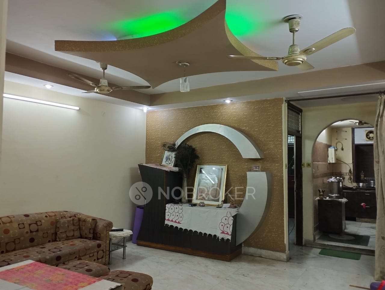 standalone building Laxmi Nagar Rent WITHOUT BROKERAGE Semifurnished