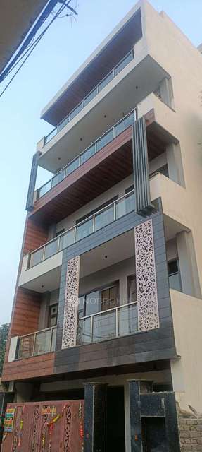 4 BHK Flat In Standlone  Building For Sale  In Patel Nagar