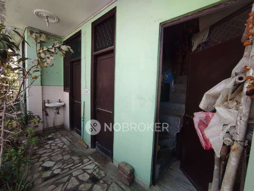 4 BHK Flat For Sale  In Rohini