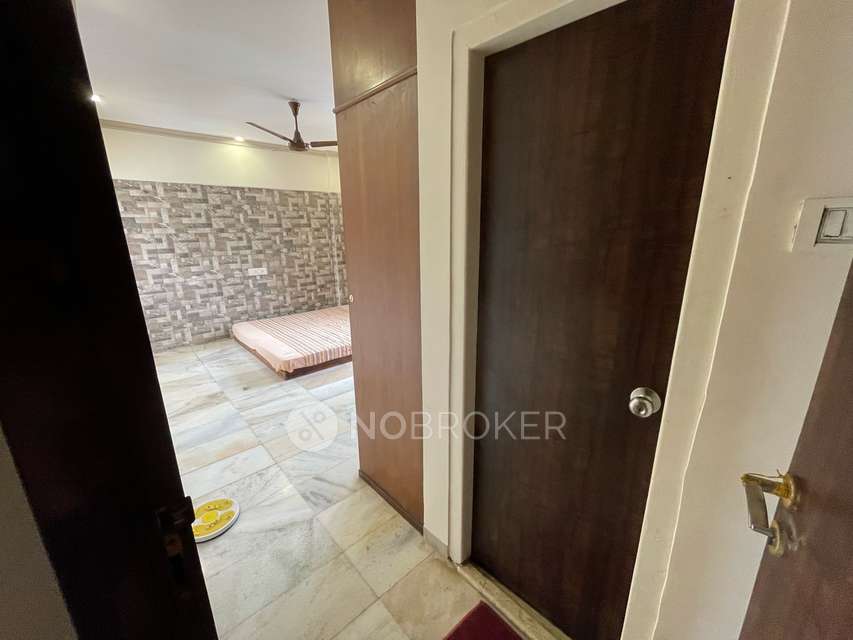 2 BHK Flat In Garden Queen For Sale  In Santacruz West