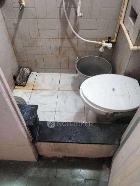 1 RK Flat In Old Halai Bhatia Mahajan Wadi for Rent  In Kalbadevi