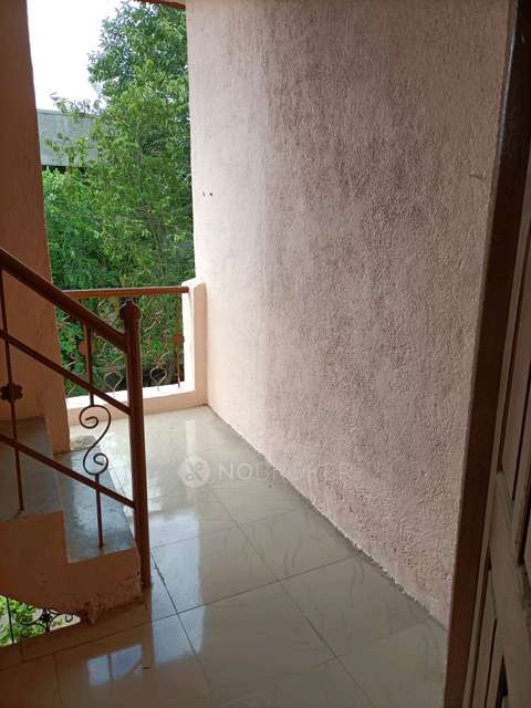 1 BHK Flat In Thorat Building for Rent  In Irrigation Colony