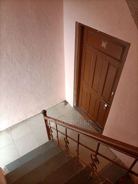 1 BHK Flat In Thorat Building for Rent  In Irrigation Colony