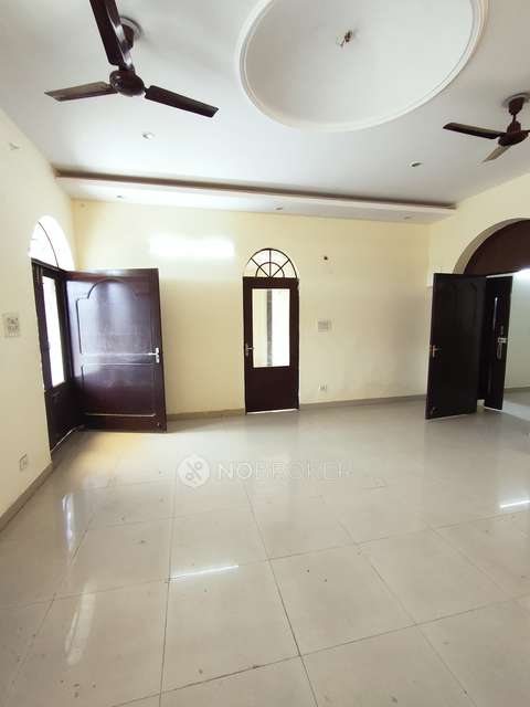 3 BHK Flat In Standalone Building  For Sale  In Inder Puri