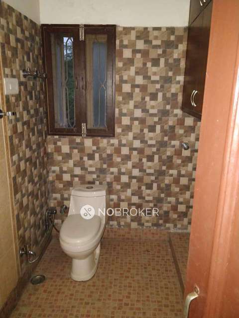 3 BHK Flat In Standalone Building  For Sale  In Inder Puri