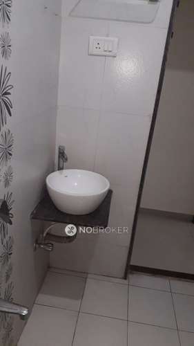 1 BHK Flat In Sadguru Housing Cs For Sale  In Kandivali West