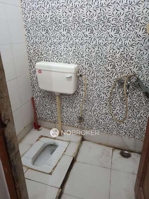 4+ BHK Flat In Standalone Building  For Sale  In Kavi Nagar