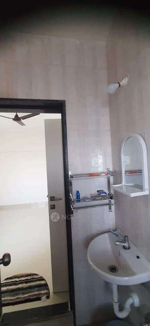 1 BHK Flat In Geras Shrishti for Rent  In Shrishti Gera