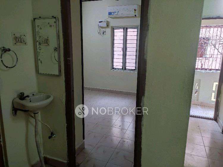 1 BHK Flat In Thiruvalluvar Apartments For Sale  In  Ayappakkam