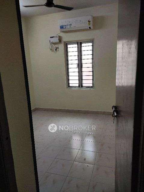 1 BHK Flat In Thiruvalluvar Apartments For Sale  In  Ayappakkam