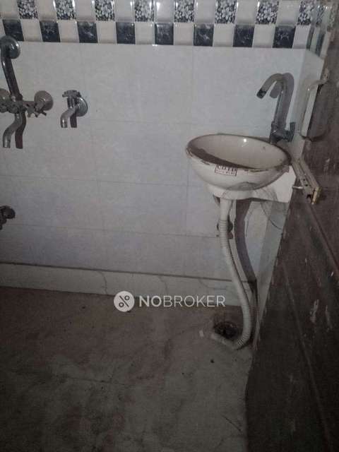 4+ BHK Flat In Hari Om Bhawan Building  For Sale  In Bhalswa