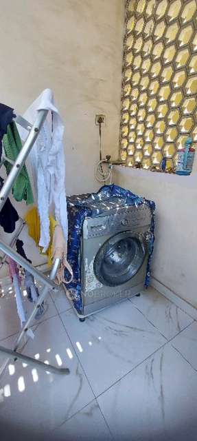 3 BHK Flat In Jeevan Bima Apartment - Lic For Sale  In East Arjun Nagar