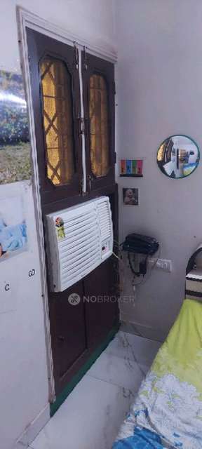 3 BHK Flat In Jeevan Bima Apartment - Lic For Sale  In East Arjun Nagar