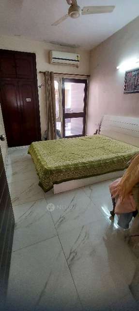 3 BHK Flat In Jeevan Bima Apartment - Lic For Sale  In East Arjun Nagar