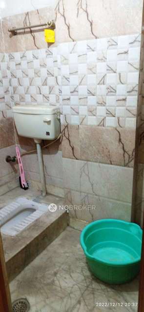 3 BHK Flat In Chatruvedi Niwas For Sale  In Laxmi Nagar