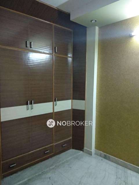 3 BHK Flat In Chatruvedi Niwas For Sale  In Laxmi Nagar