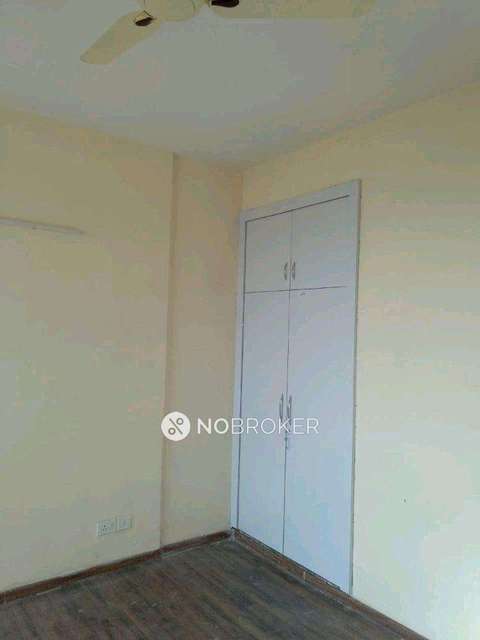 3 BHK Flat In Chatruvedi Niwas For Sale  In Laxmi Nagar