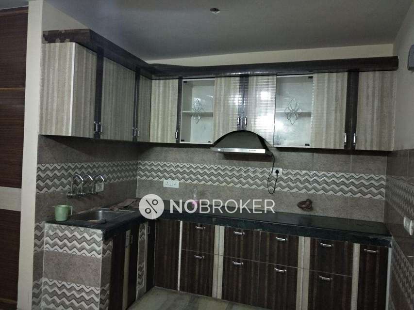 3 BHK Flat In Chatruvedi Niwas For Sale  In Laxmi Nagar