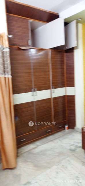 3 BHK Flat In Chatruvedi Niwas For Sale  In Laxmi Nagar