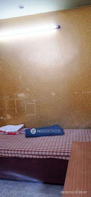 3 BHK Flat In Chatruvedi Niwas For Sale  In Laxmi Nagar