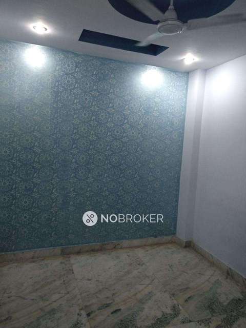 3 BHK Flat In Chatruvedi Niwas For Sale  In Laxmi Nagar