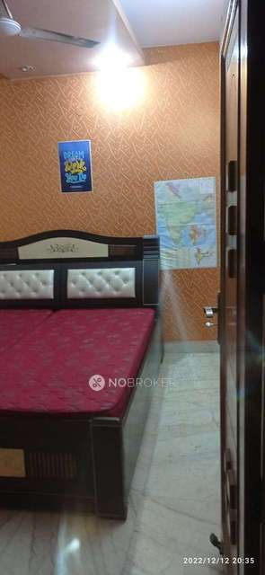 3 BHK Flat In Chatruvedi Niwas For Sale  In Laxmi Nagar