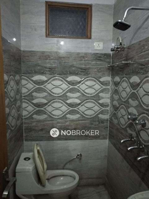 3 BHK Flat In Chatruvedi Niwas For Sale  In Laxmi Nagar